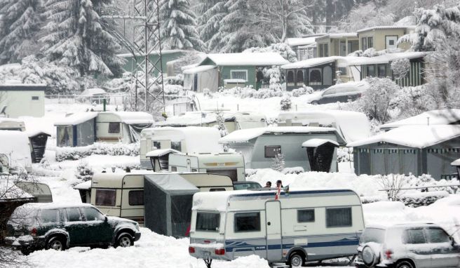 Beim Wintercamping ist die Dämmung von Wohnwagen oder Reisemobil ein wichtiger Faktor für den Komfort.