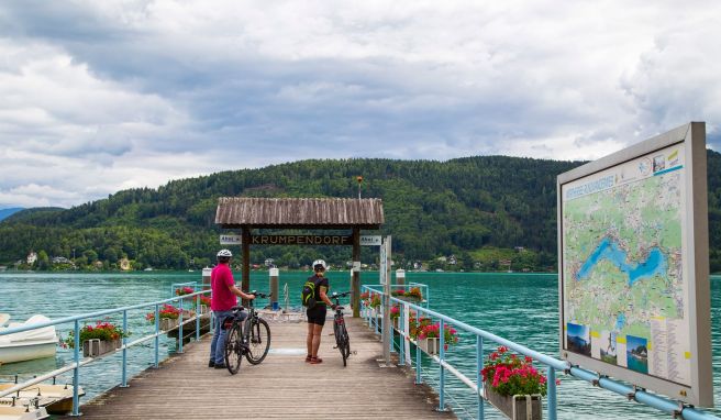 Der Radrundweg führt entlang von zehn Seen. Der Wörthersee ist der bekannteste unter ihnen.