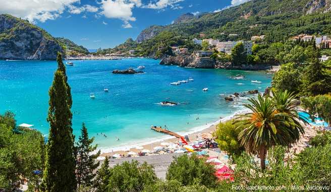 Malerische Bucht in Paleokastritsa an der Westküste von Korfu