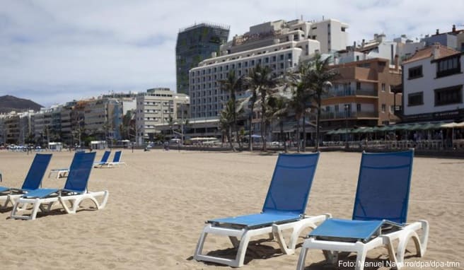 Die Liegestühle am Strand bleiben leer - und mit den falschen Versicherungen auch die Taschen der Daheimgebliebenen